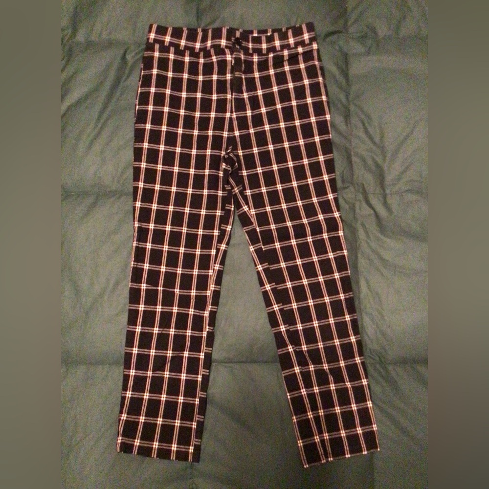 Black and white capris